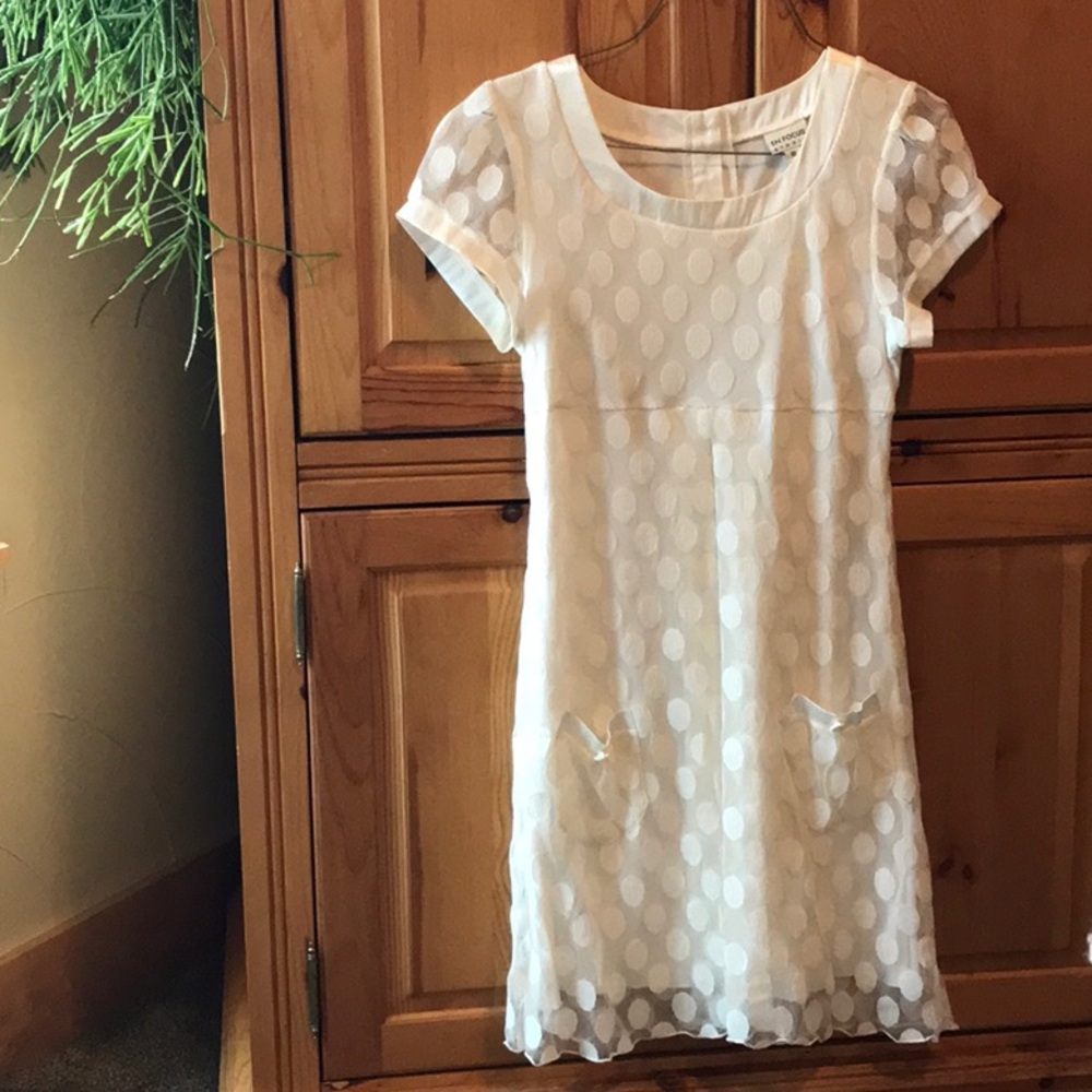 Dress with polka dots and lace